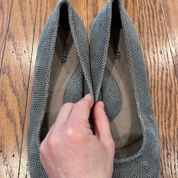 Earth Gray Textured Women's Heels - Picture 6 of 7